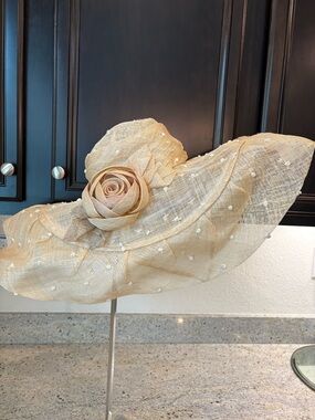 Grevi Champagne Wide-Brim Floral Accent Hat